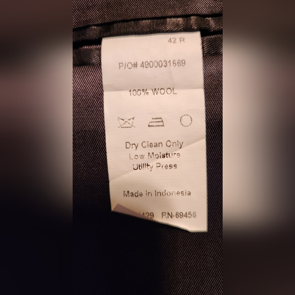 Suit - Picture 6 of 9